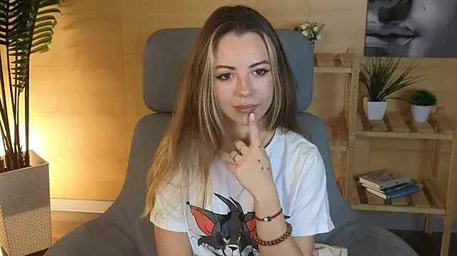 Show modela TamaVolino na web-kameri