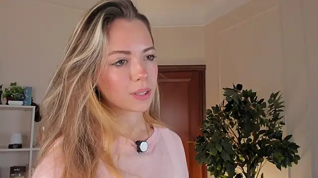 TamaVolino Adlı Modelin Canlı XXX Sohbeti
