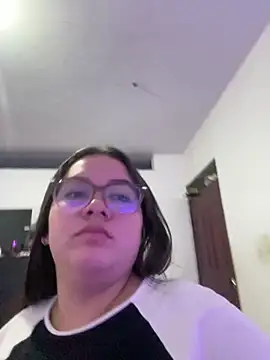 Show modela kiara_moon18 na web-kameri
