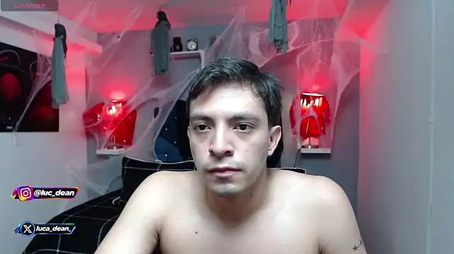 luca_dean Show in webcam