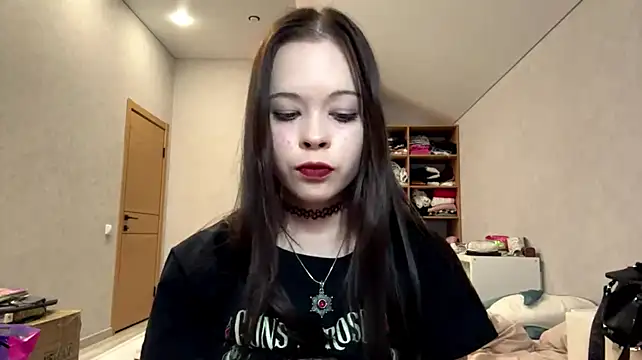 ErlindaHoruath Show in webcam