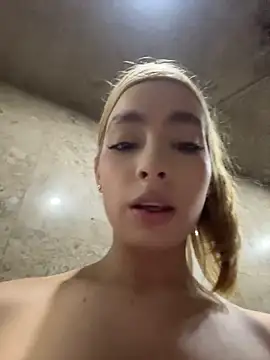 Isabella-gaviria Show in webcam