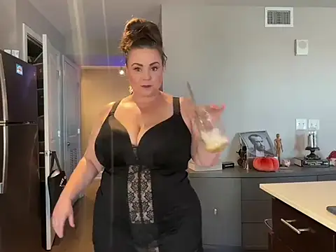 MadamJizzle's Webcam Show