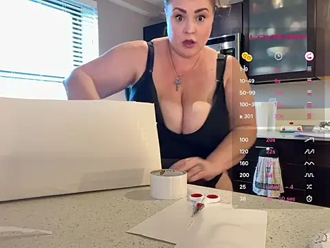 MadamJizzle Webcam Show