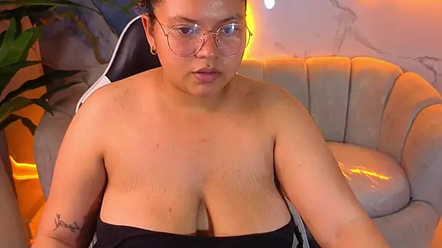 Scarleett_Tx Adlı Modelin Web Kamerası Şovu