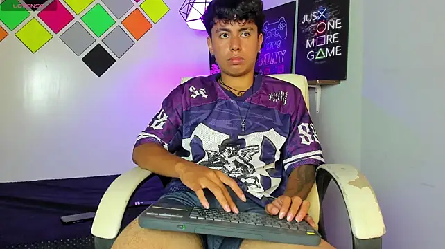 Jonnie-rodriguez Show in webcam