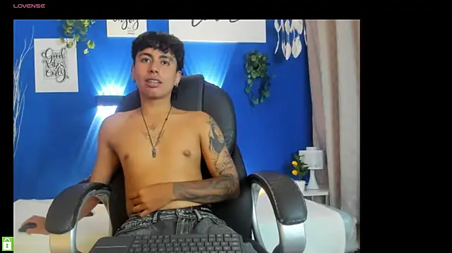 Jonnie-rodriguez Webcam-Show