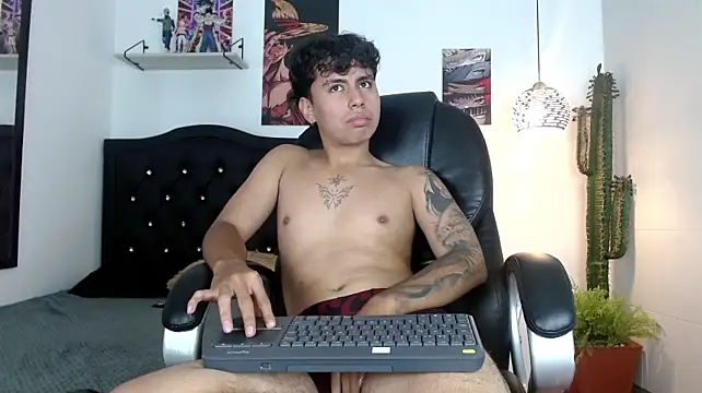 Show modela Jonnie-rodriguez na web-kameri