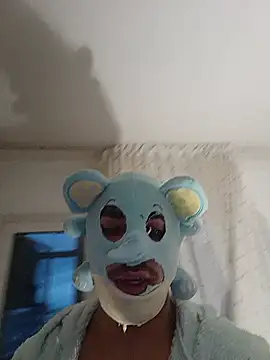 RoBeRt99925 Webcam Show
