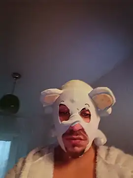 RoBeRt99925 webcam show