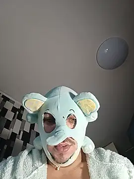 RoBeRt99925 Webcam-Show