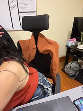MeganCollins Show in webcam