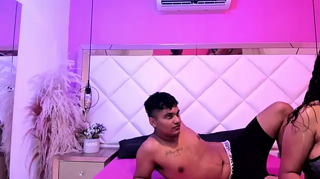 Kye_And_Damonn Webbikameraesitys