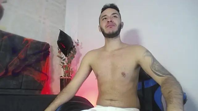 הופעת וובקאם של santiagovilla_777