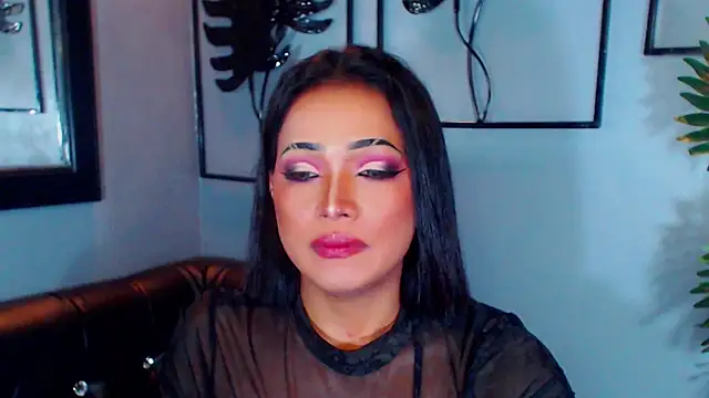 הופעת וובקאם של XxAsian_GoddessxX