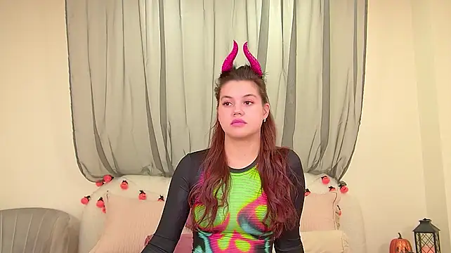 Онлайн чат XXX MiaCyres