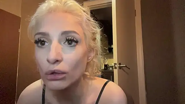 PriscillaOstlie's Live XXX Chat