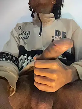 Show modela mondacuo4k na web-kameri