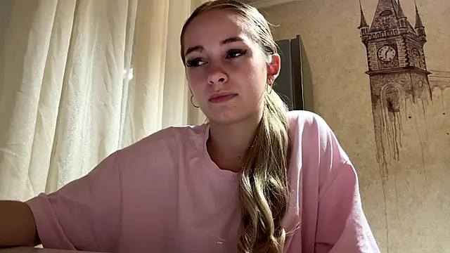 צ'אט XXX בשי דור חי של MarkitaHersch