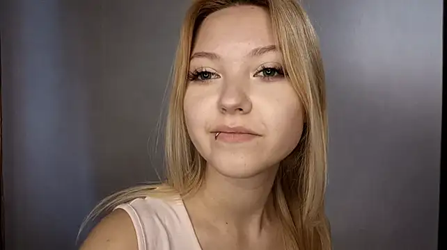 ChantellStremmel Шоу с уебкамера