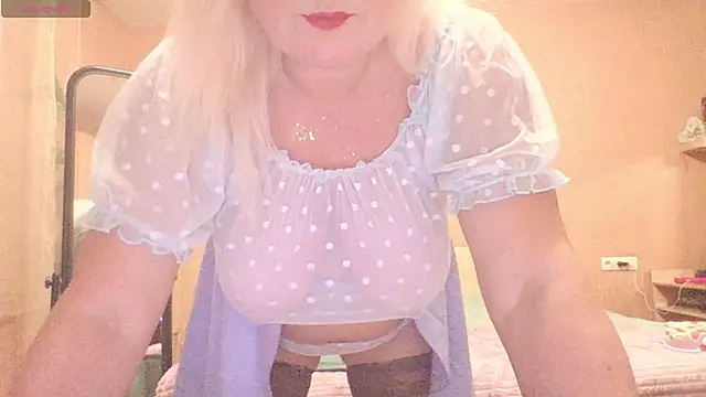 mira_robinson Show in webcam