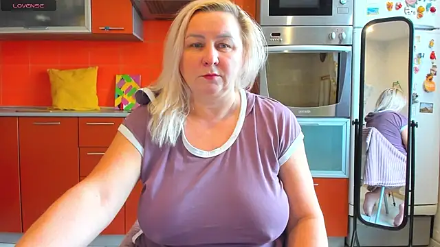 mira_robinson Show in webcam
