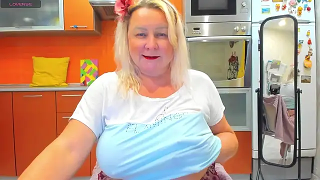 mira_robinsonn Webbikameraesitys