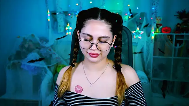 Chat +18 de MissTessaGlow ao vivo