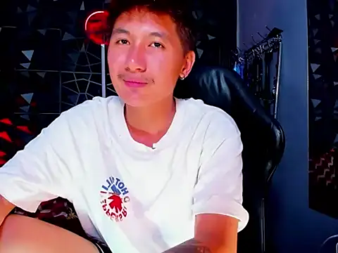 Show modela AsianTopXbater na web-kameri