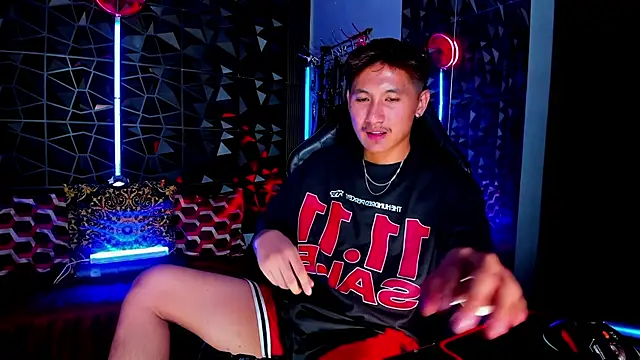 הופעת וובקאם של AsianTopXbater