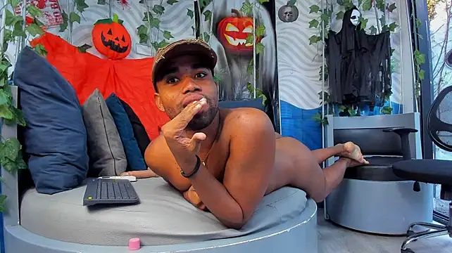 AidenRoss_ Show in webcam