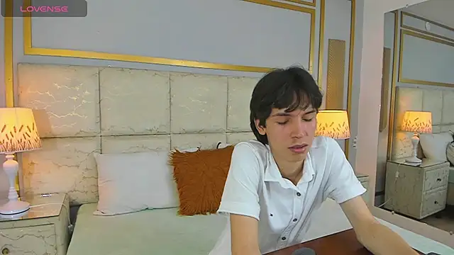 הופעת וובקאם של AbyssGaze