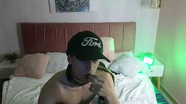 caos_mood: διαδικτυακό σόου στην κάμερα