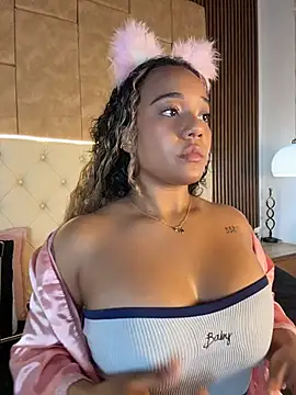 Show modela Nina_Skyy na web-kameri
