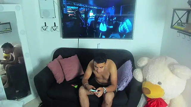 Show modela ethan_zone na web-kameri