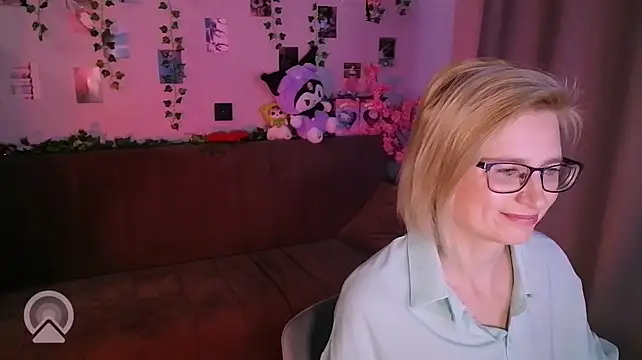 Helen_birdd Show in webcam