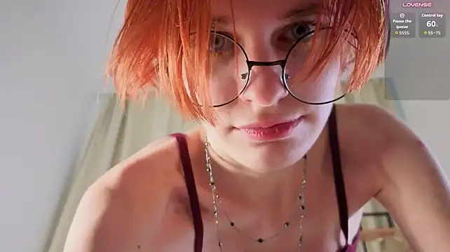 HyeOuthouse Webcam-Show