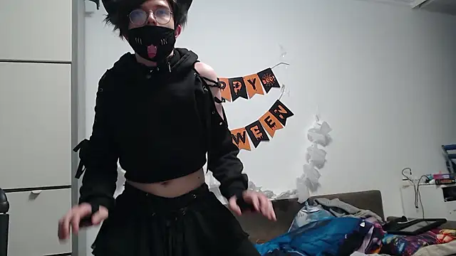 FemboyMiles: вебкам-шоу