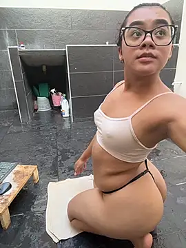 kaira_rosee Show in webcam