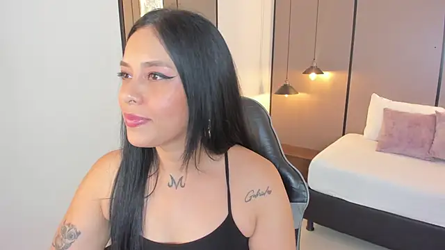 lunna_foox Show in webcam