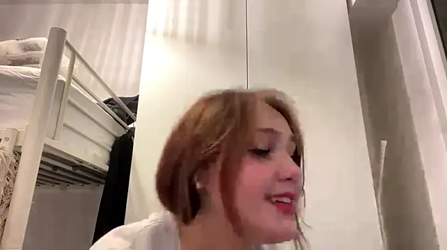 Show modela sereneglowz na web-kameri