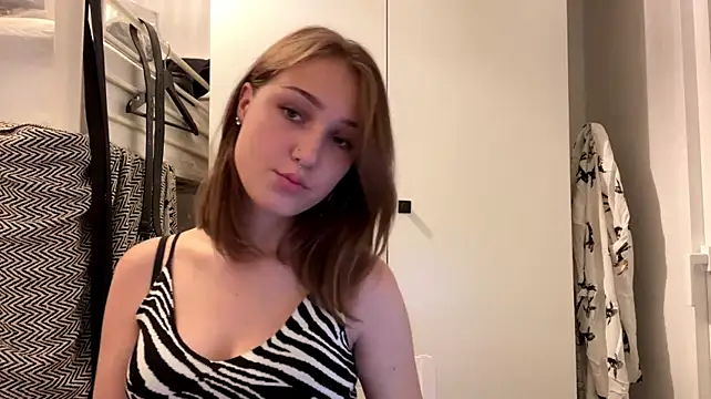 sereneglowz webcam show