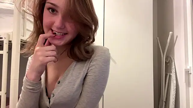 sereneglowz Webcam show