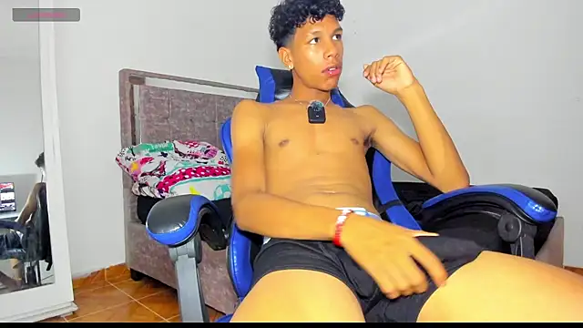 Ggoldenboyx1 Webcam-Show