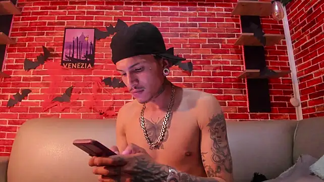 Valentino_knox1n Webbikameraesitys
