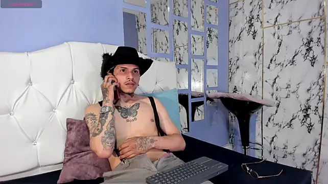 Webkamerová show Valentino_knox1