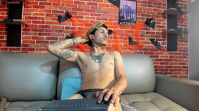 Show modela Valentino_knox1 na web-kameri