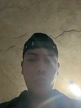 latinboy1999 Show in webcam