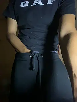 latinboy1999 Show in webcam