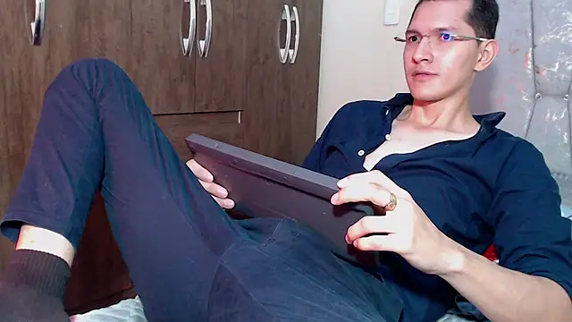 MilanDamian Pertunjukan Webcam